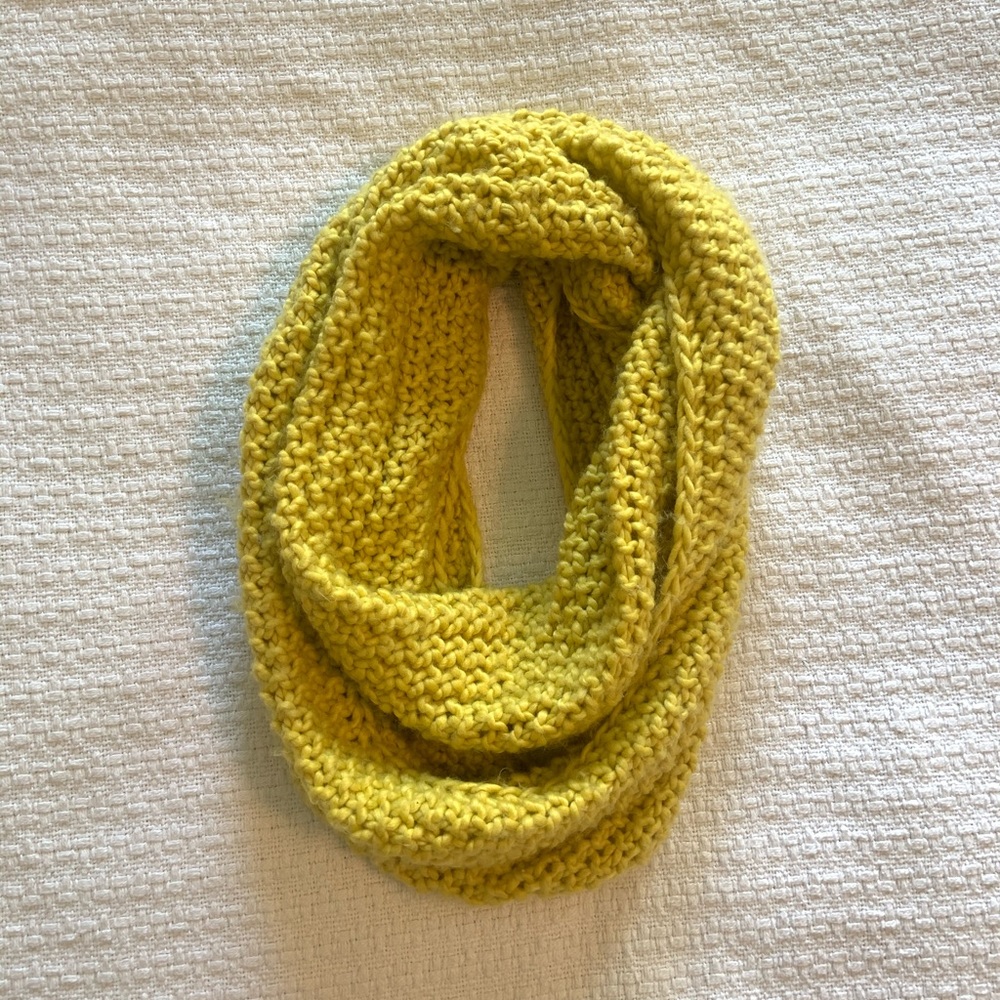 ♾Yellow yarn infinity scarf!!!♾